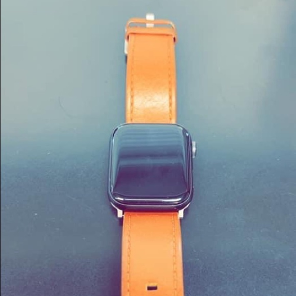Apple Watch 5 44mm 
$250